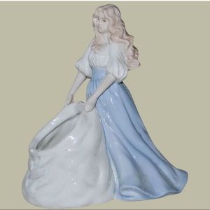 Fine Porcelain Potpurri Holder Lady